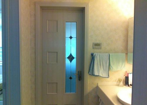 卫浴门的安装方法，呆鸡哥安装维修平台