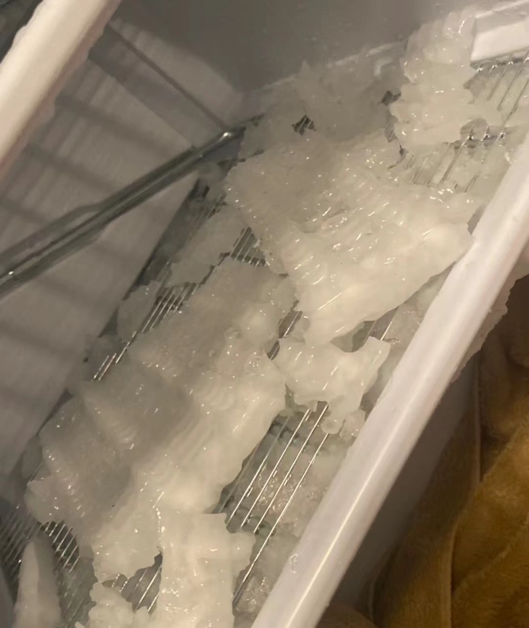 冰箱结冰如何快速解冻，跟着呆鸡哥师傅一起来看看吧，呆鸡哥安装维修平台