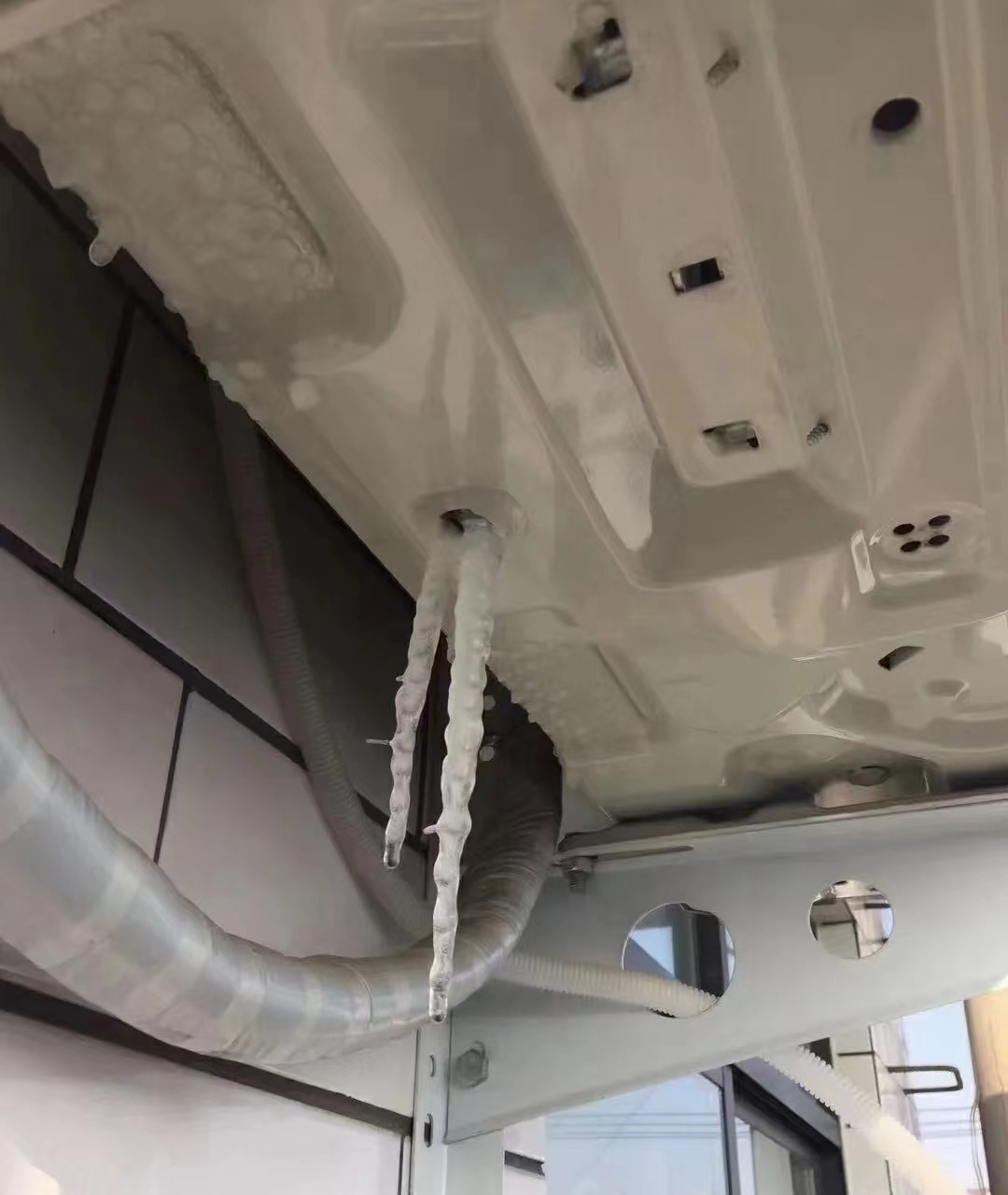 空调外机结冰了要怎么处理？